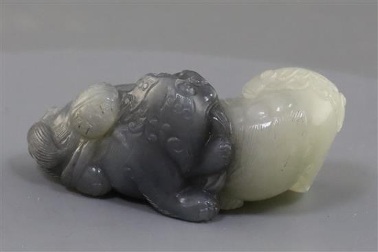 A Chinese grey and white jade lion-dog group, 6cm
